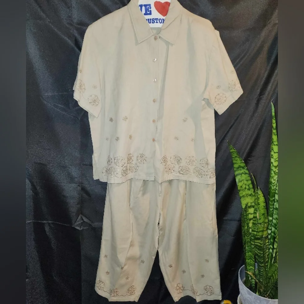 Women's linen Capri 2pc set - Picture 3 of 5